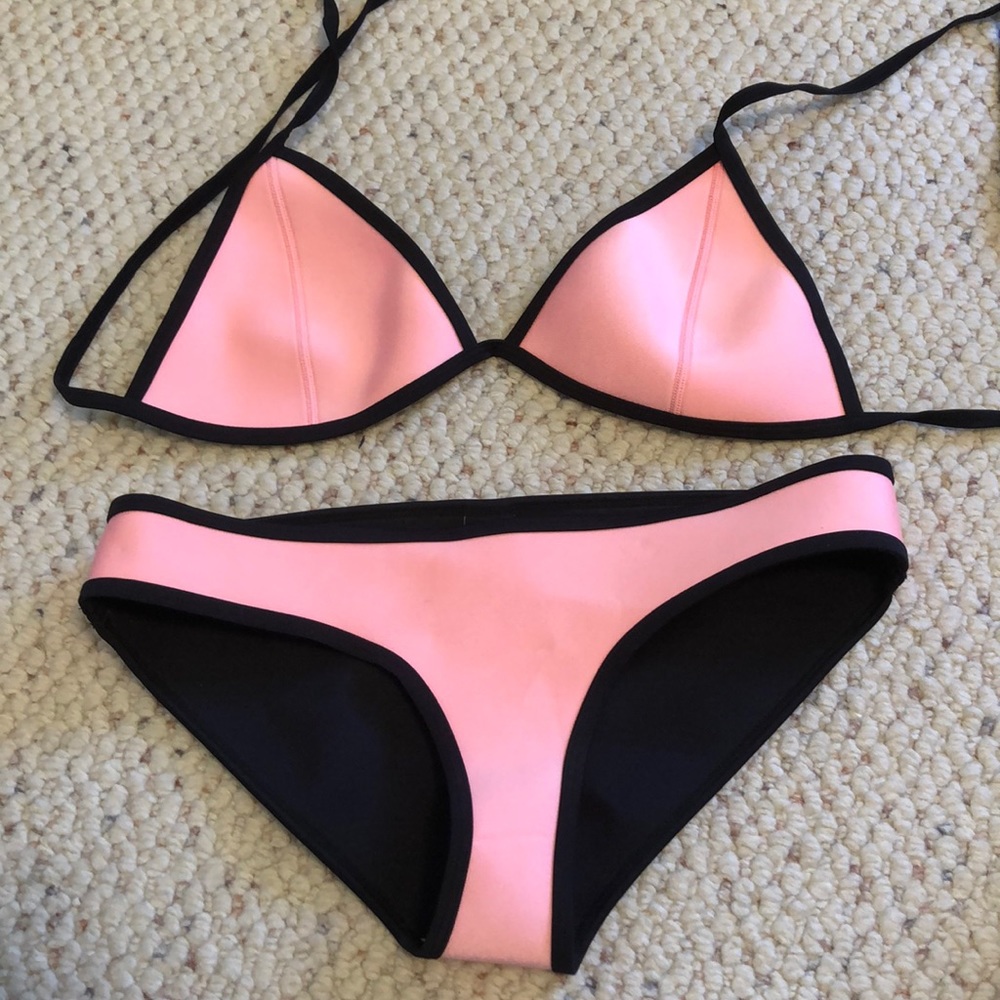 Triangl Bikini - image 1